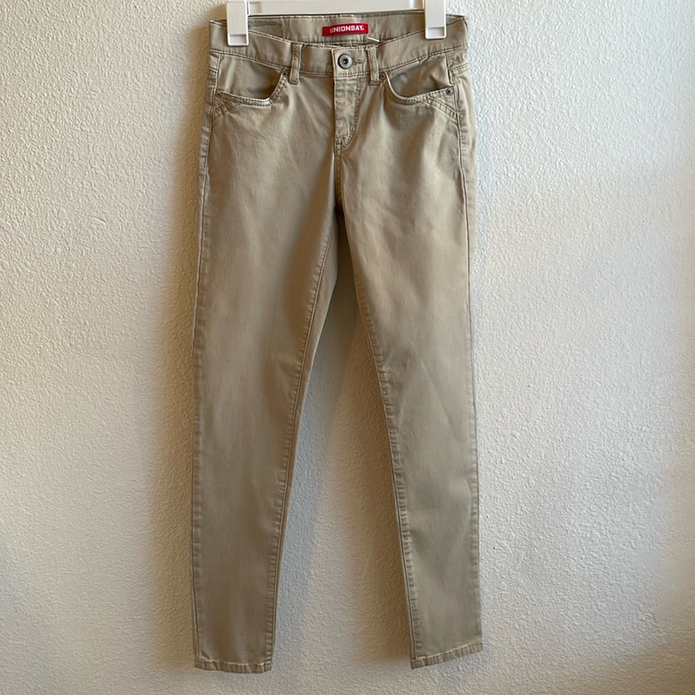 Unionbay Work or Casual Khaki Pants in Size 5 (Juniors)